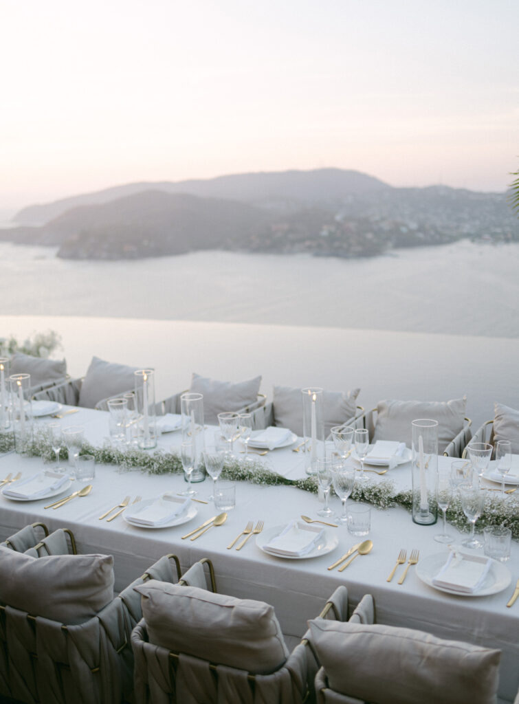 glasses and plates on the table