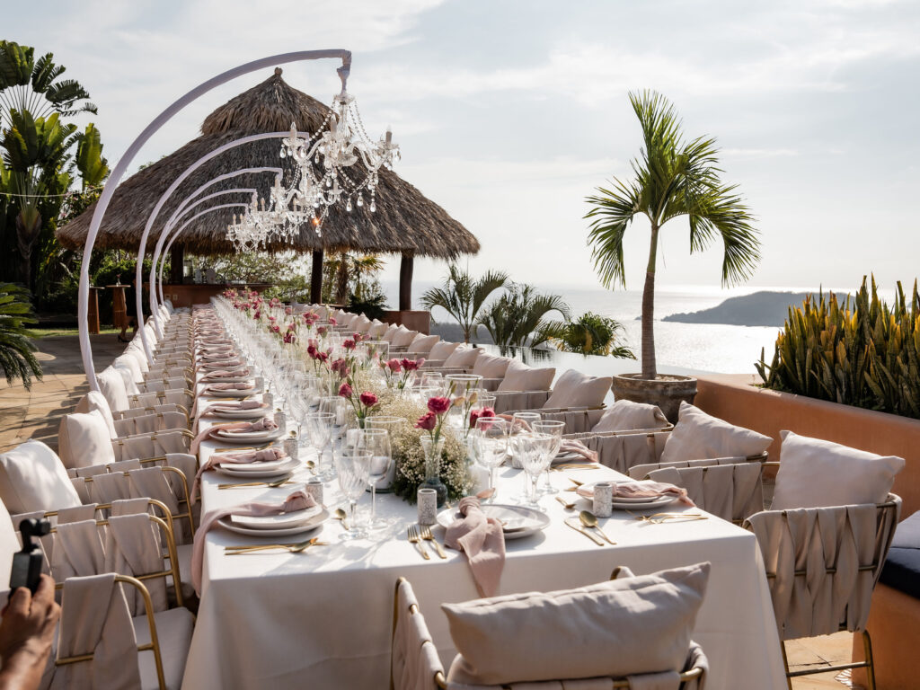 Table arrangement at Viridiana and Carl's wedding, organized by Eva Luz Ramírez